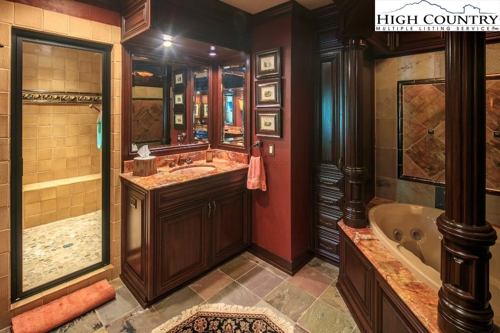 Image number 4 for the current listing