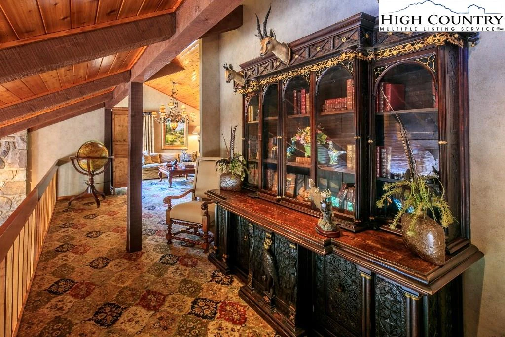 Image number 6 for the current listing