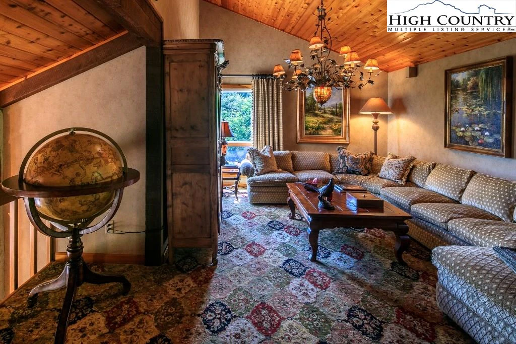 Image number 7 for the current listing
