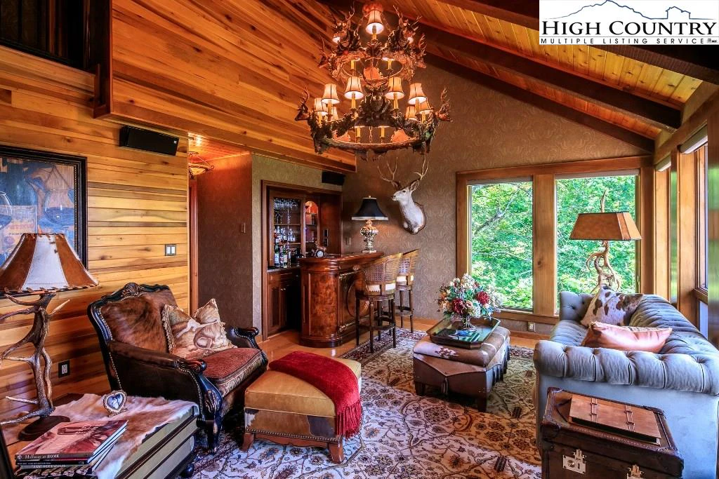 Image number 9 for the current listing