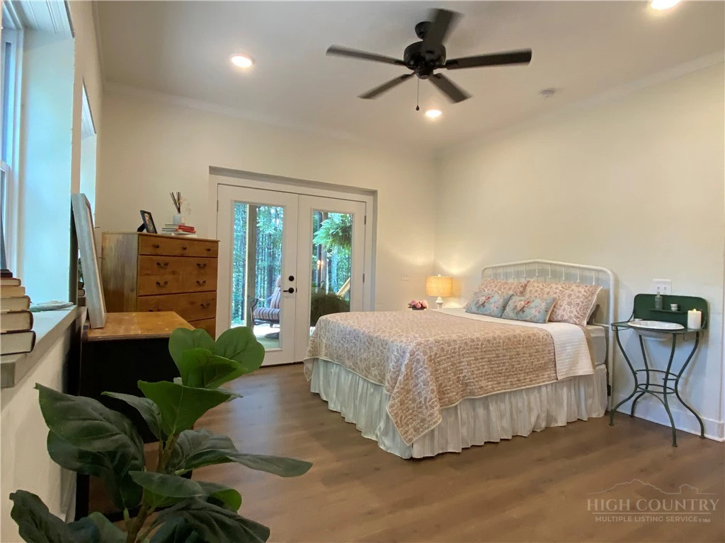 Image number 5 for the current listing