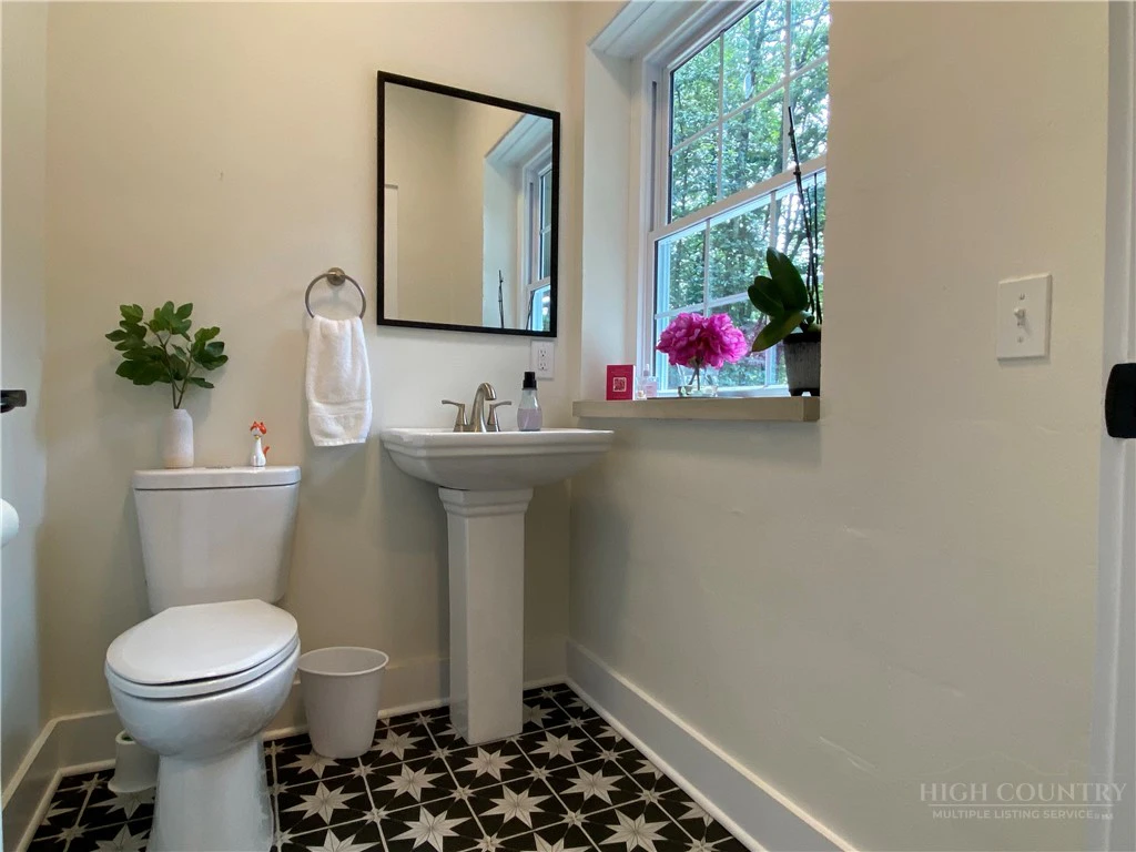 Image number 6 for the current listing