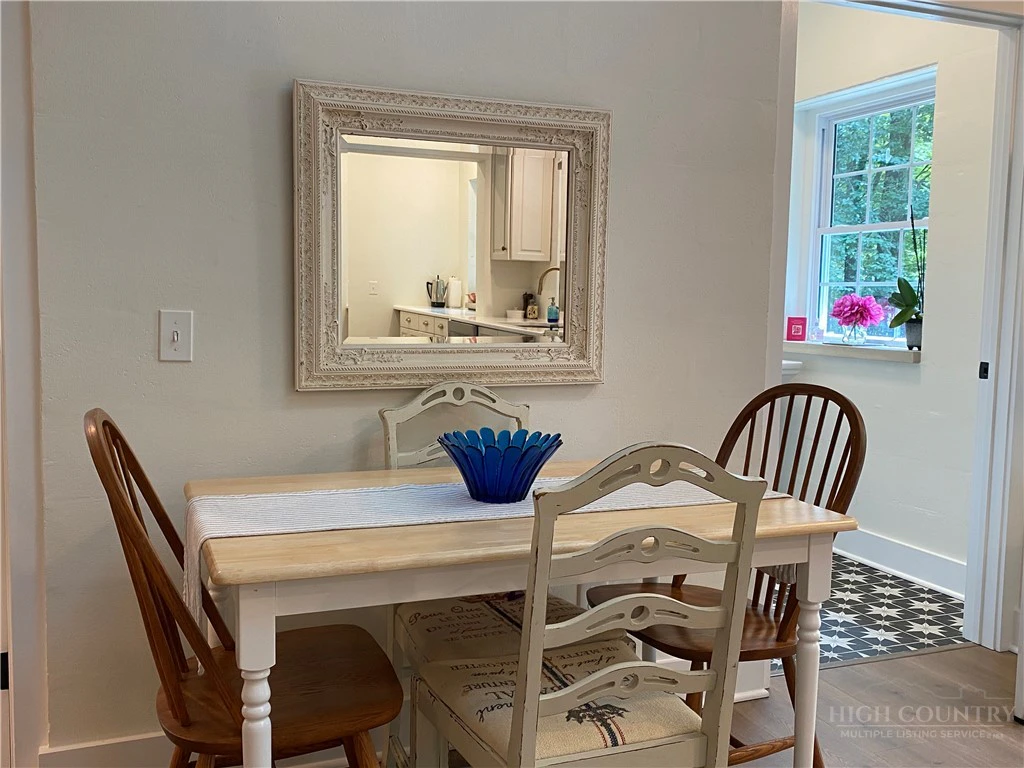 Image number 7 for the current listing