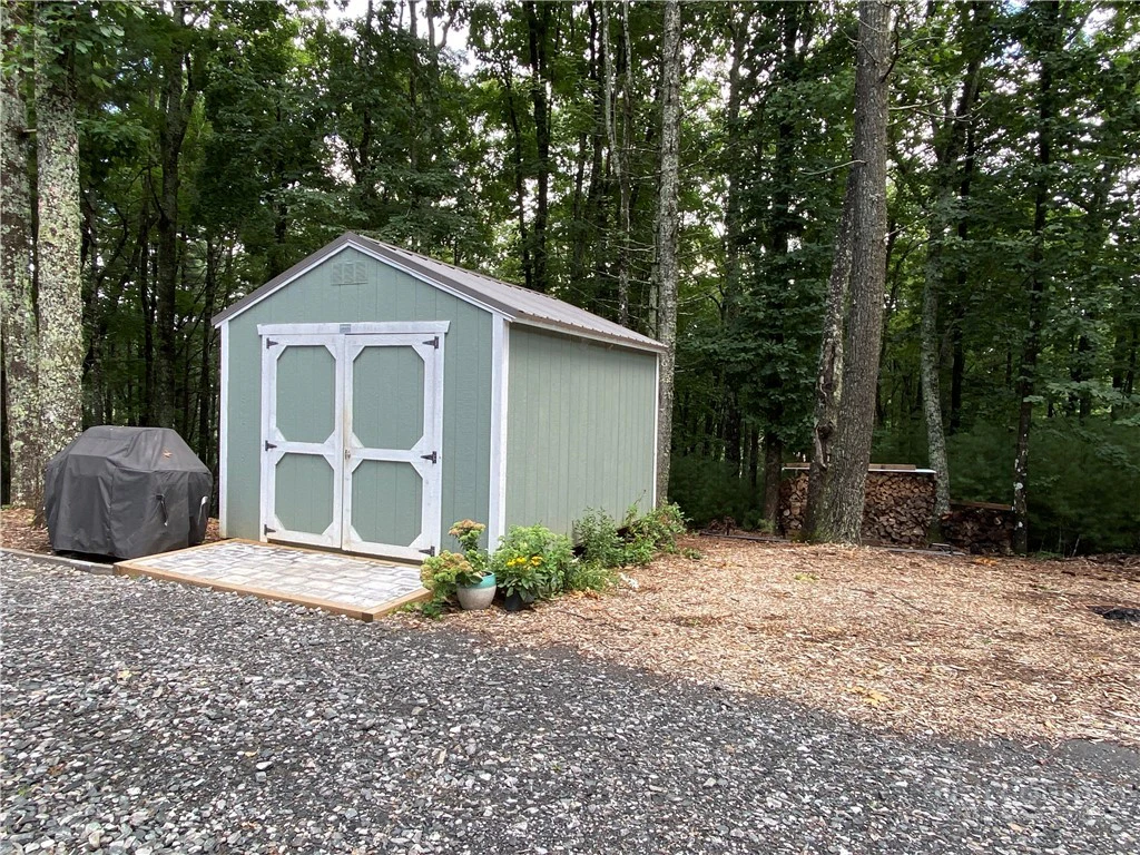 Image number 21 for the current listing