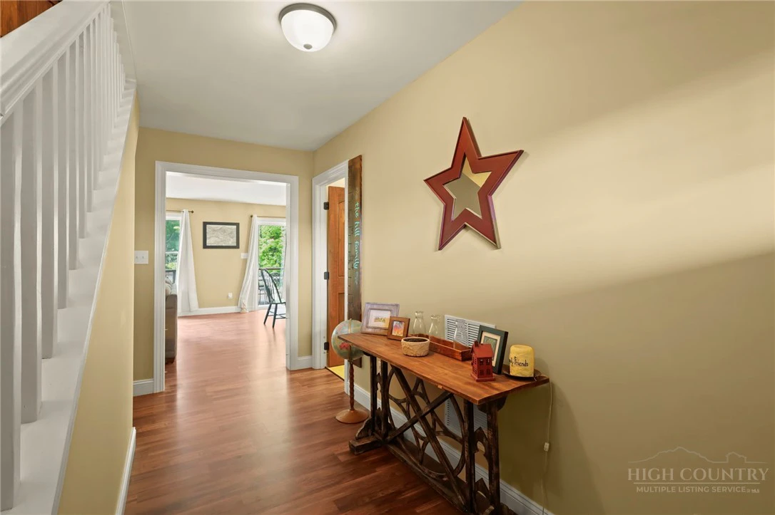 Image number 8 for the current listing
