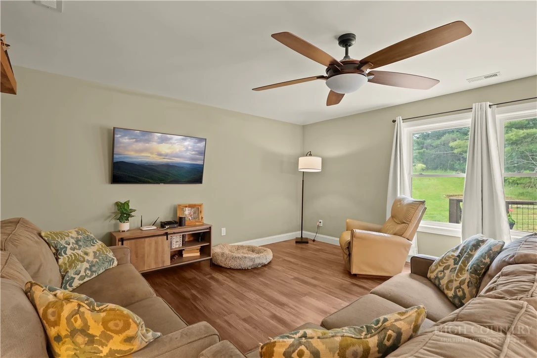 Image number 12 for the current listing