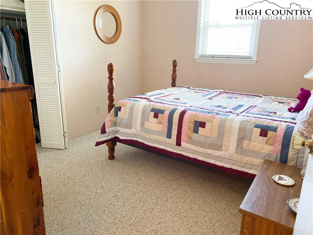 Image number 13 for the current listing