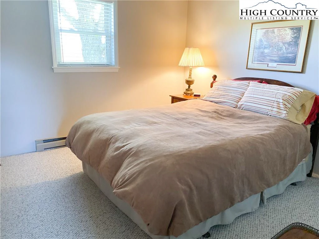 Image number 12 for the current listing