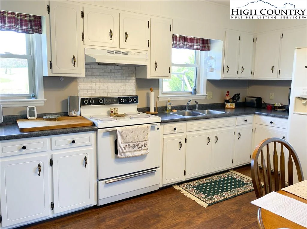 Image number 18 for the current listing
