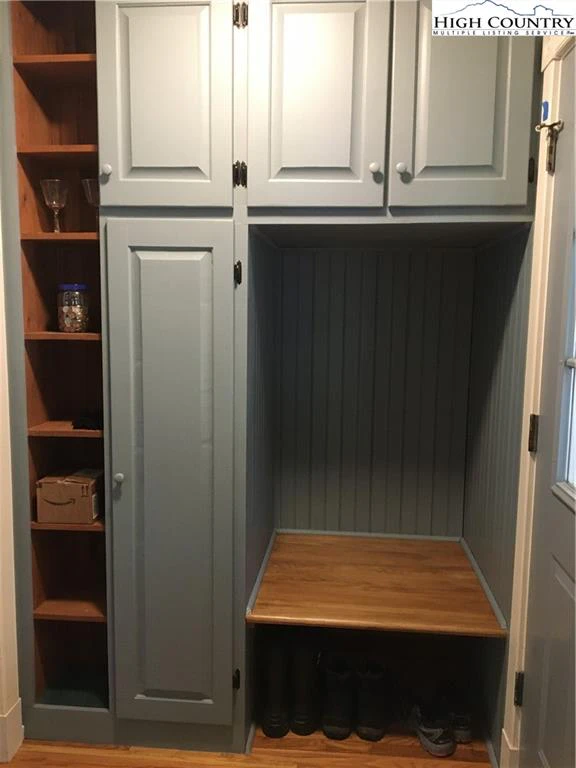 Image number 2 for the current listing