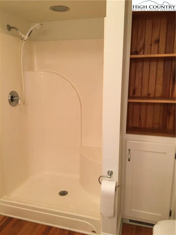 Image number 9 for the current listing