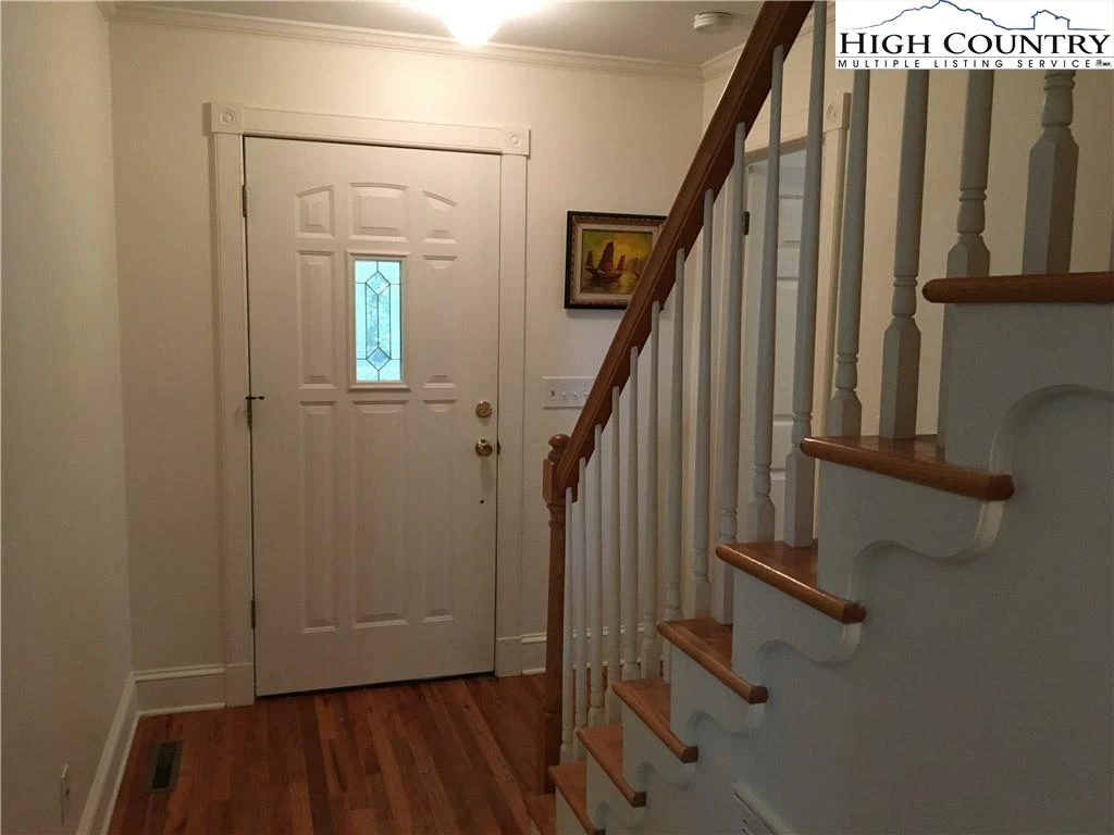 Image number 8 for the current listing