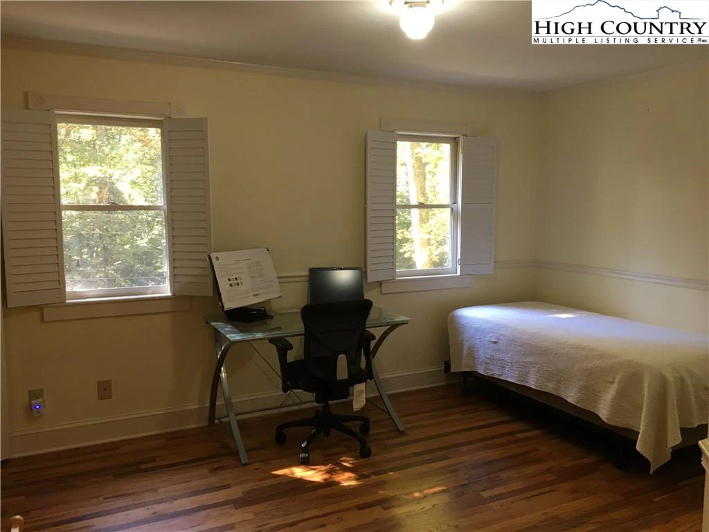 Image number 6 for the current listing