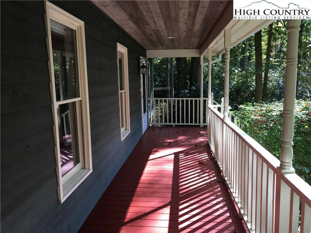 Image number 17 for the current listing