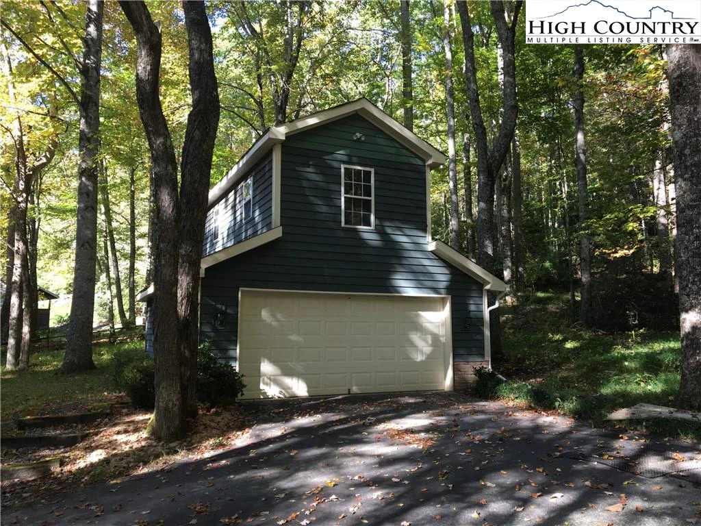 Image number 16 for the current listing