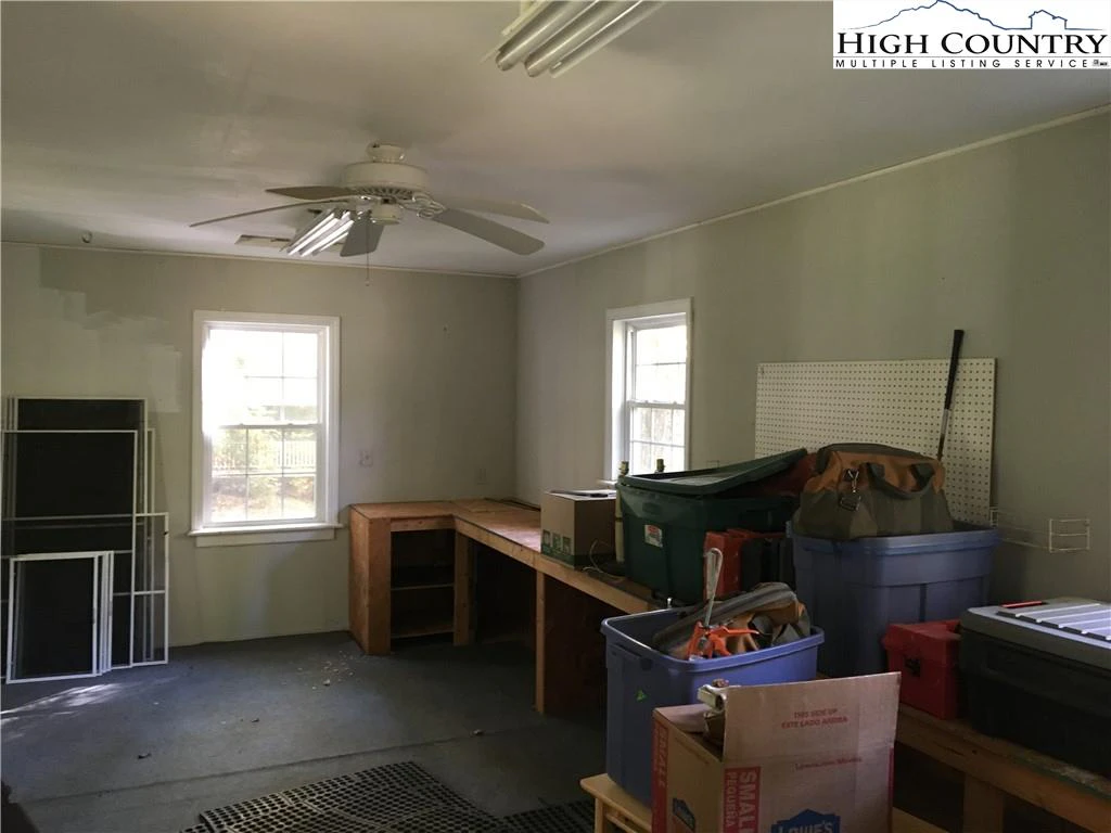 Image number 15 for the current listing