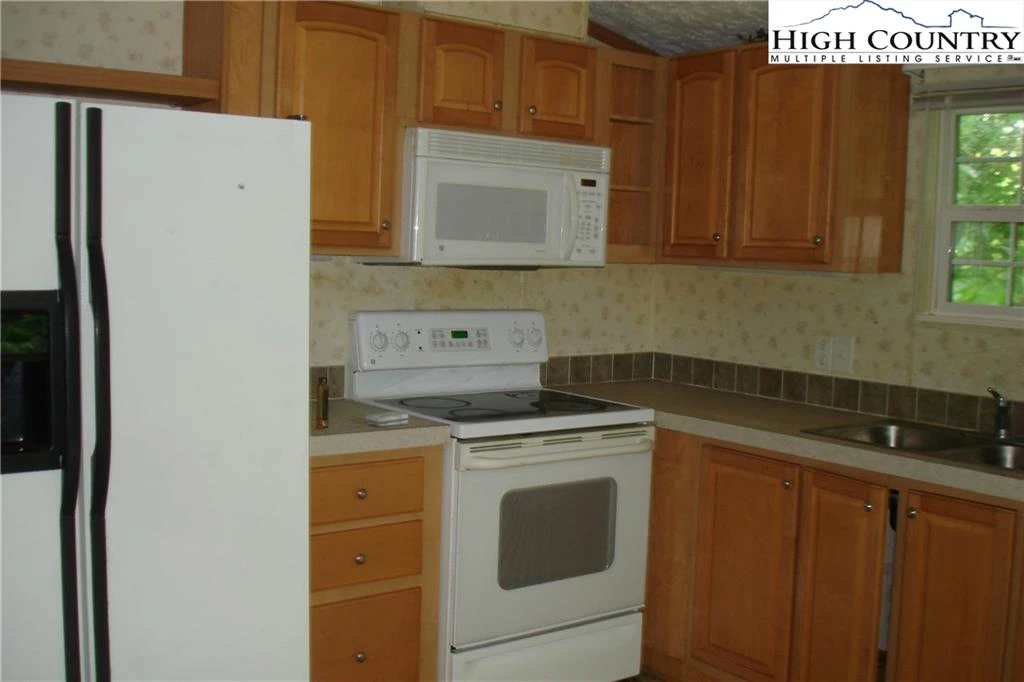 Image number 4 for the current listing