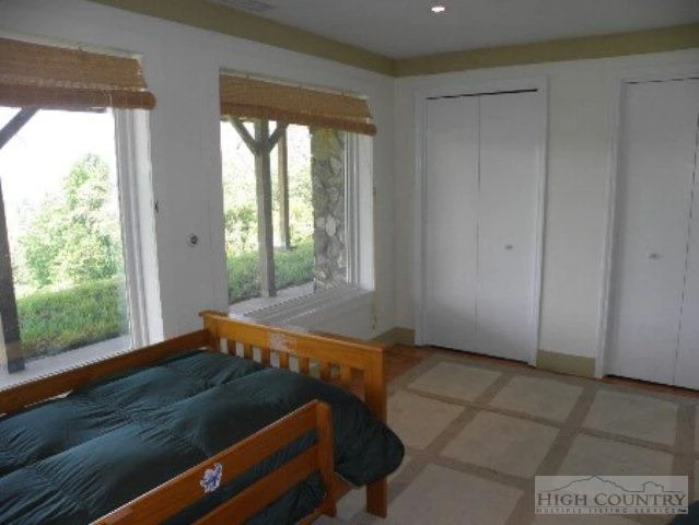 Image number 15 for the current listing