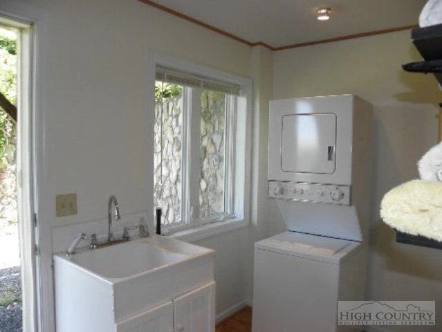 Image number 12 for the current listing