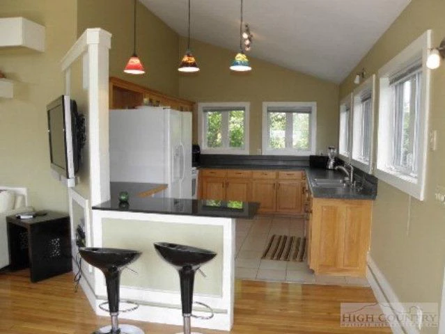Image number 5 for the current listing