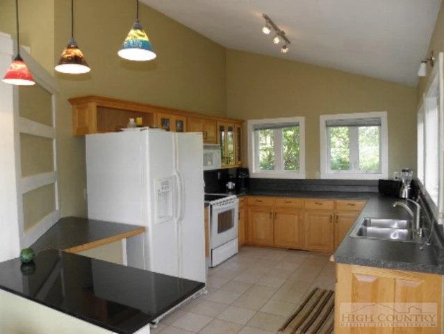 Image number 4 for the current listing