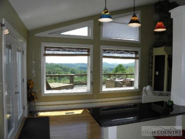Image number 23 for the current listing