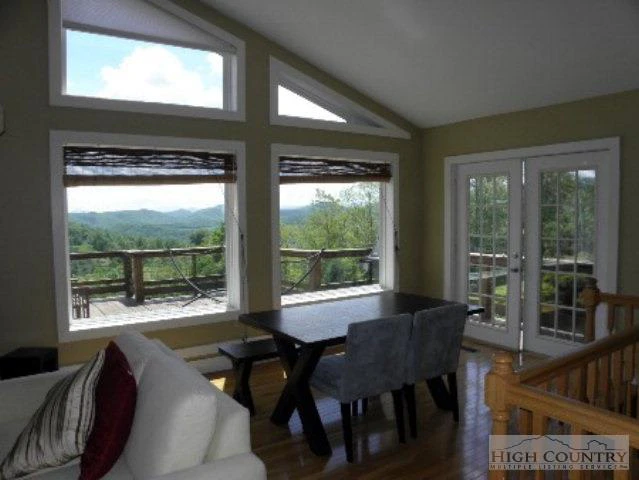 Image number 22 for the current listing