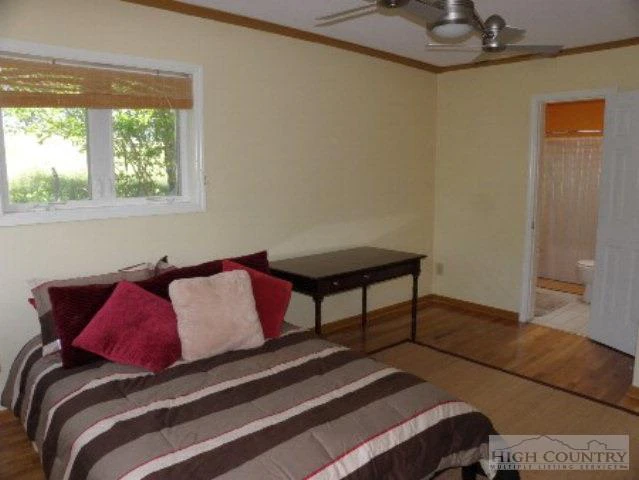Image number 20 for the current listing