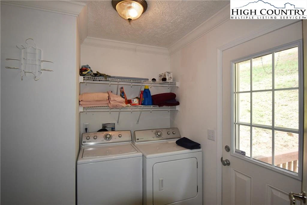 Image number 3 for the current listing