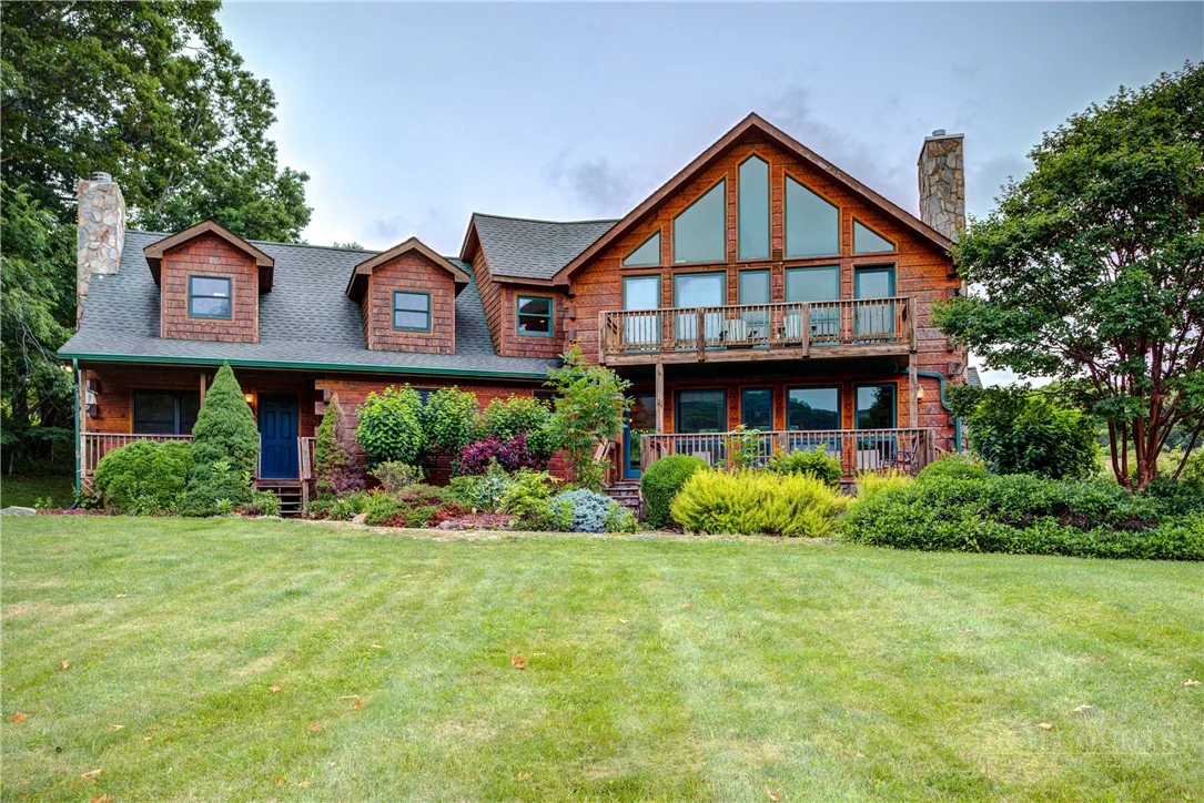 Image number 1 for the current listing