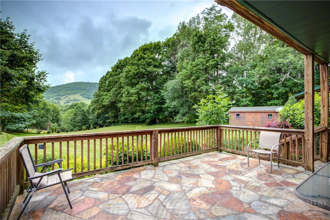 Image number 16 for the current listing