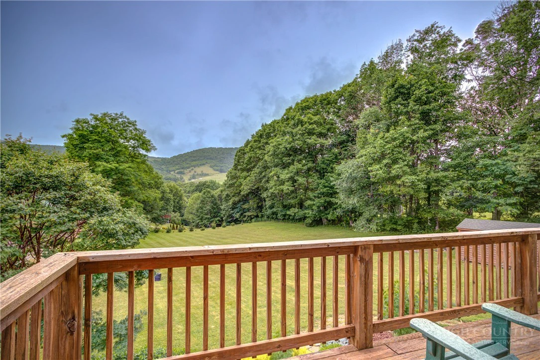 Image number 17 for the current listing