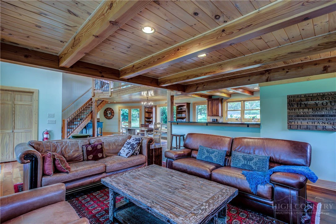 Image number 20 for the current listing