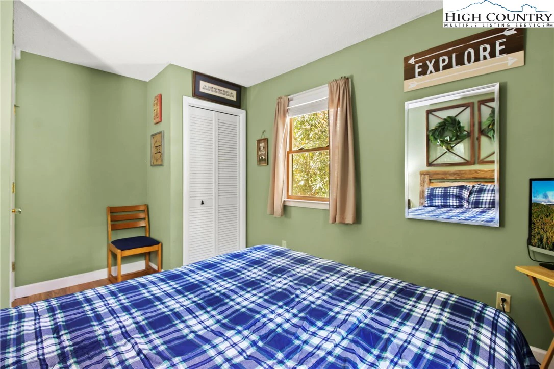 Image number 5 for the current listing