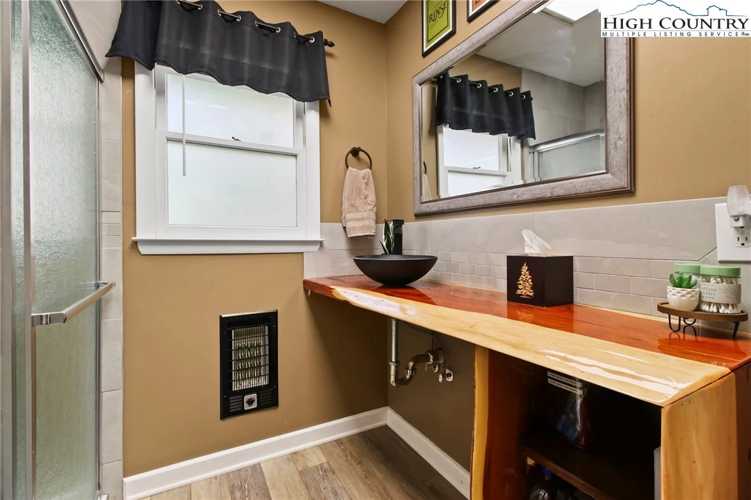 Image number 7 for the current listing