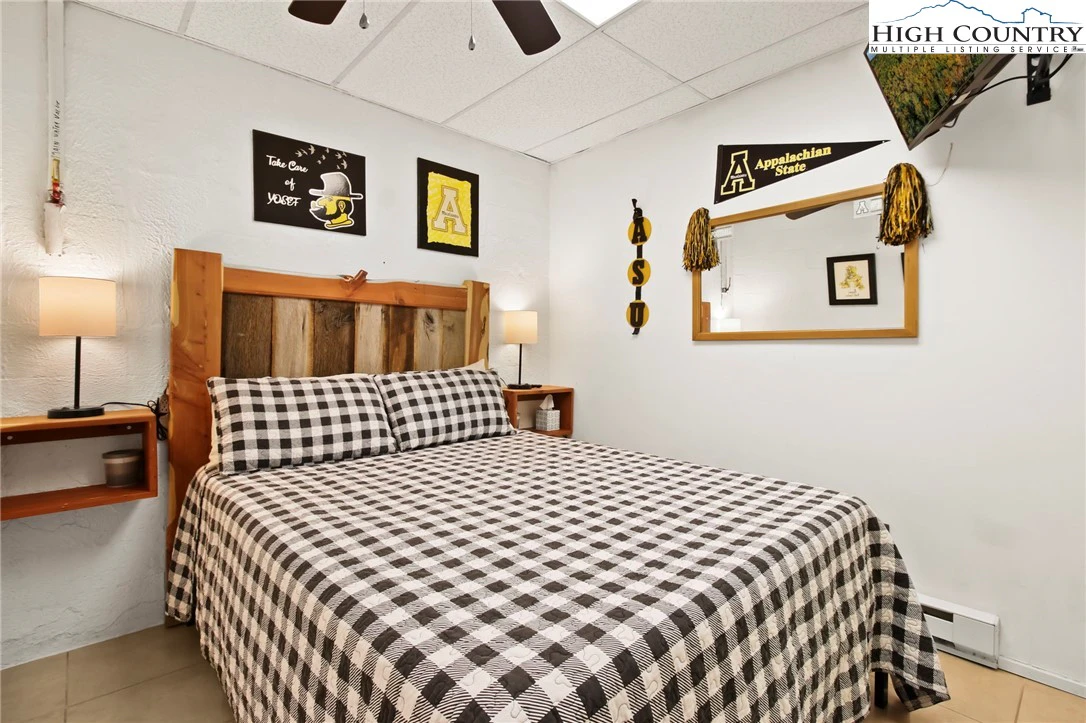 Image number 2 for the current listing