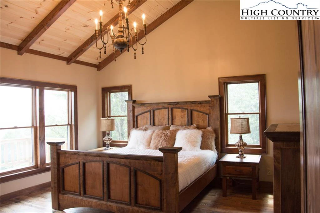 Image number 21 for the current listing
