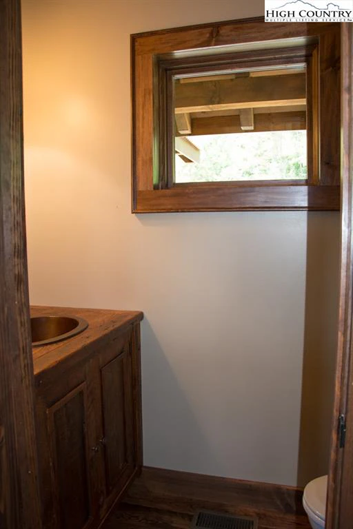 Image number 3 for the current listing