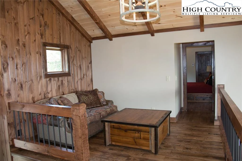 Image number 4 for the current listing