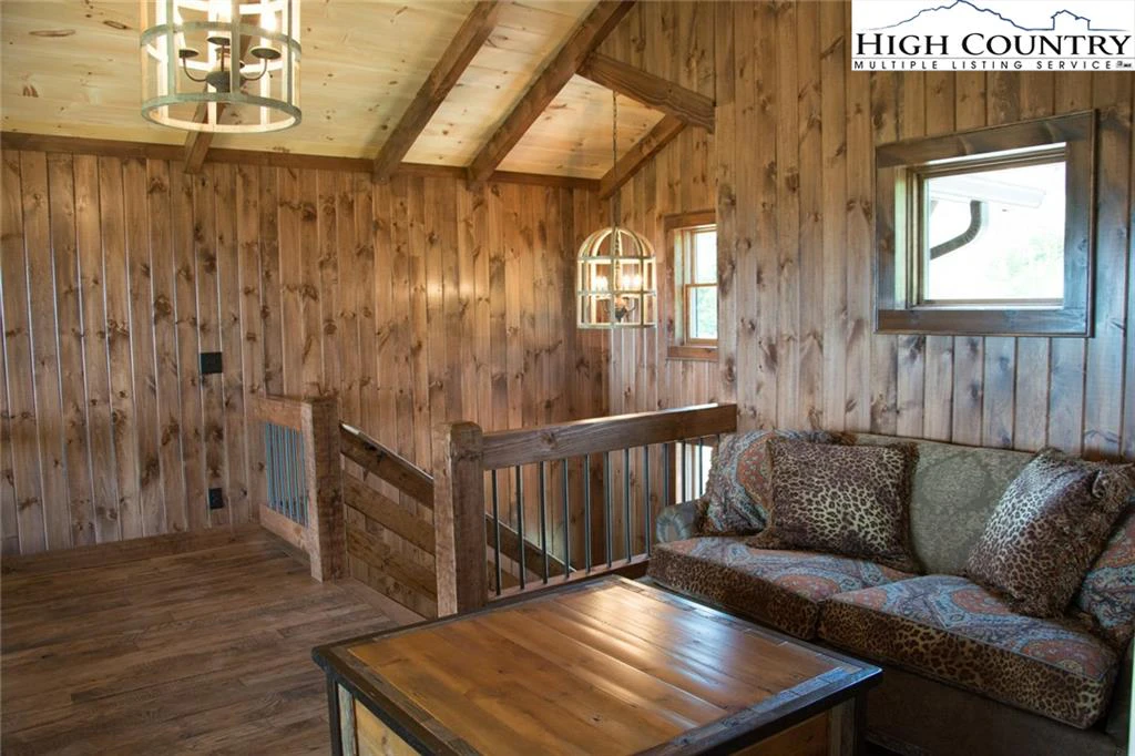 Image number 5 for the current listing