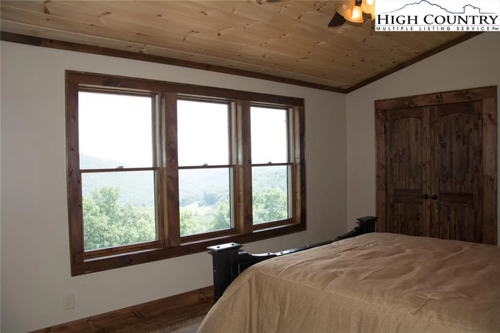 Image number 8 for the current listing