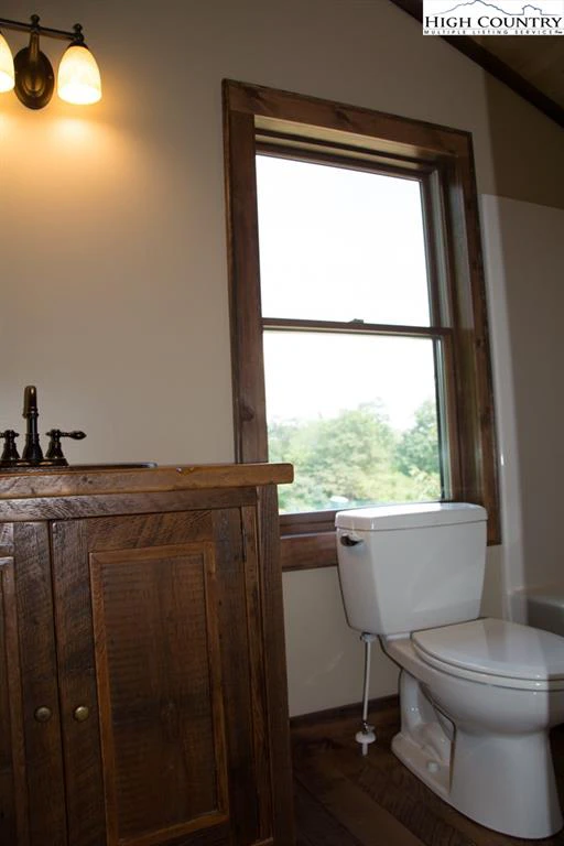 Image number 9 for the current listing