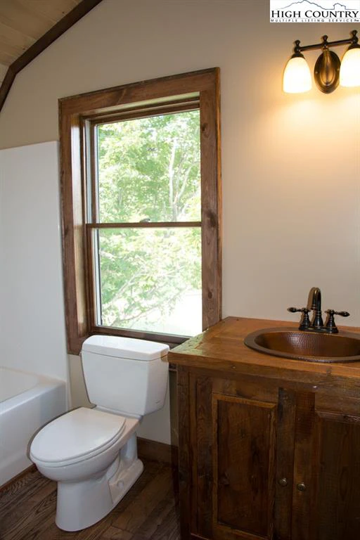 Image number 11 for the current listing