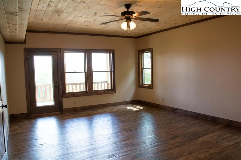 Image number 12 for the current listing