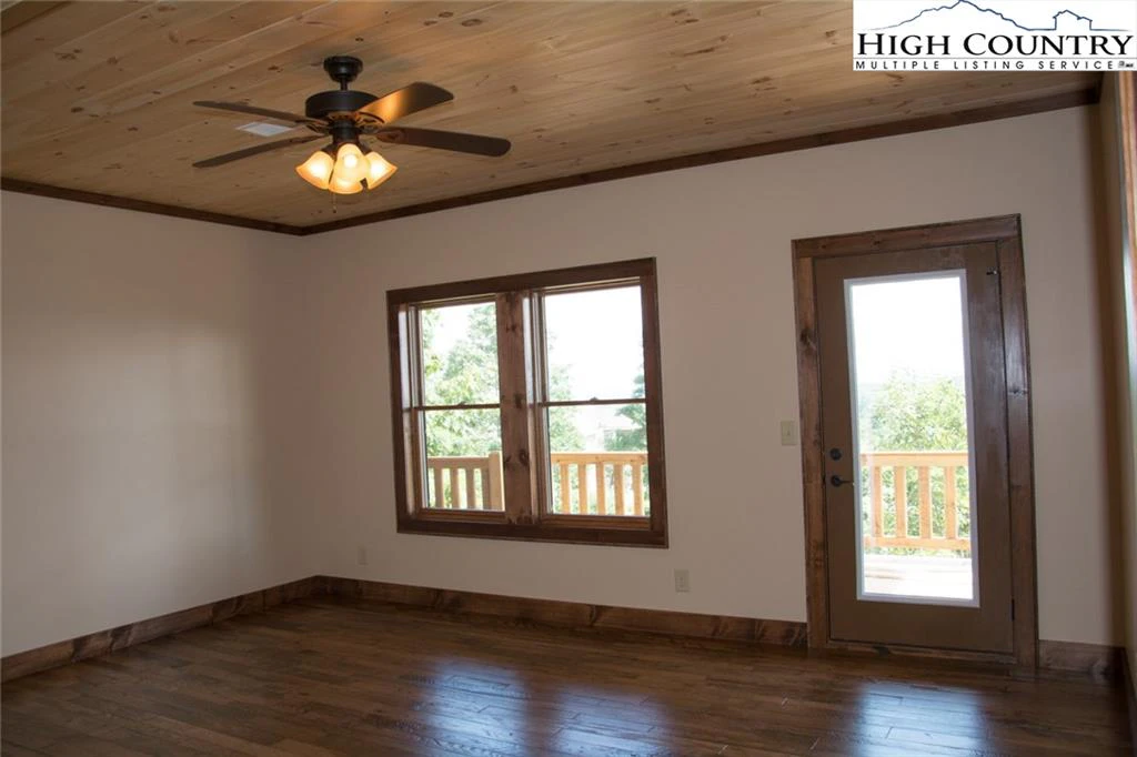Image number 13 for the current listing