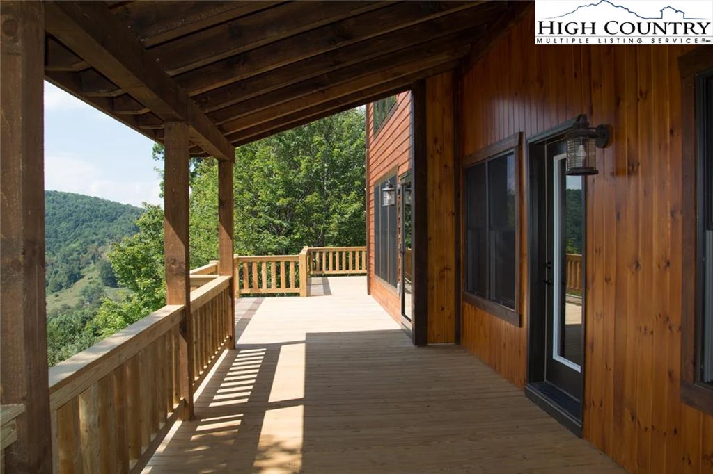Image number 15 for the current listing