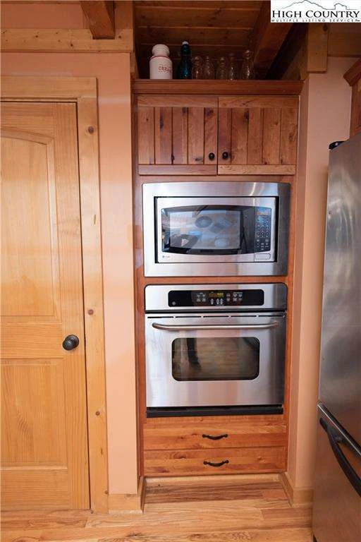 Image number 14 for the current listing