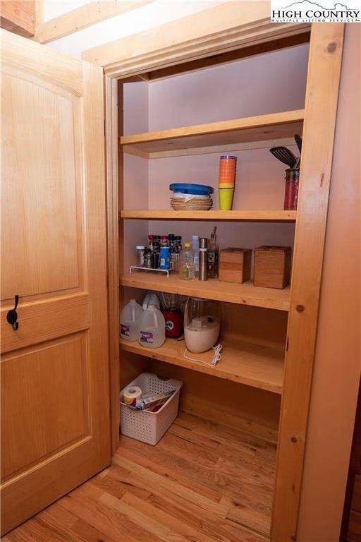 Image number 4 for the current listing