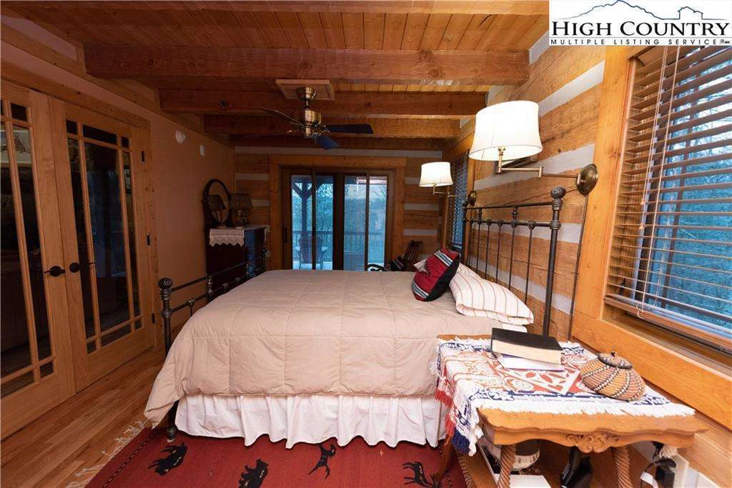 Image number 7 for the current listing