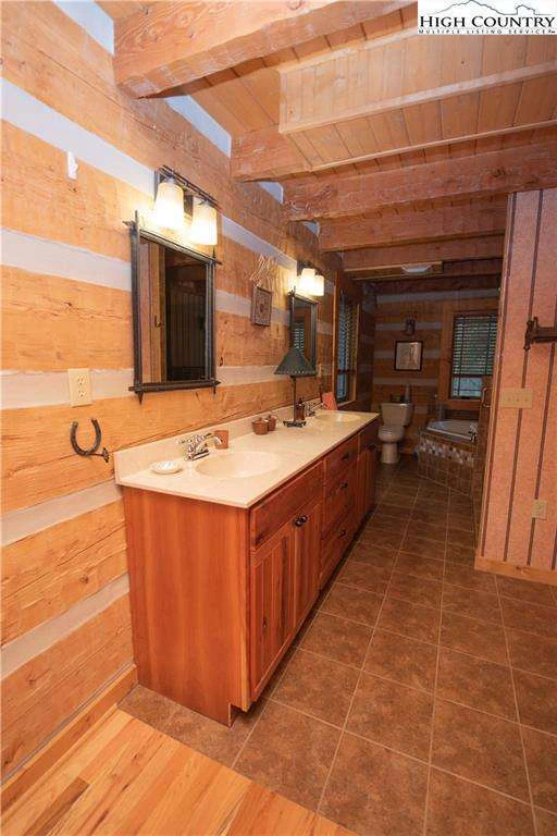 Image number 9 for the current listing
